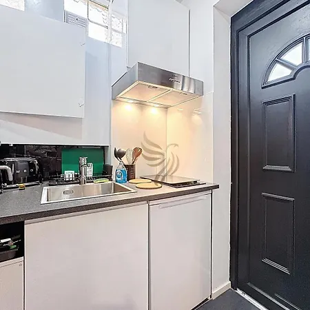 Chic - Parking & Beaches 15 Min Walk * Cannes