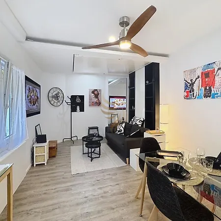 L'atelier – Parking&beaches 15 Min Walk Apartment